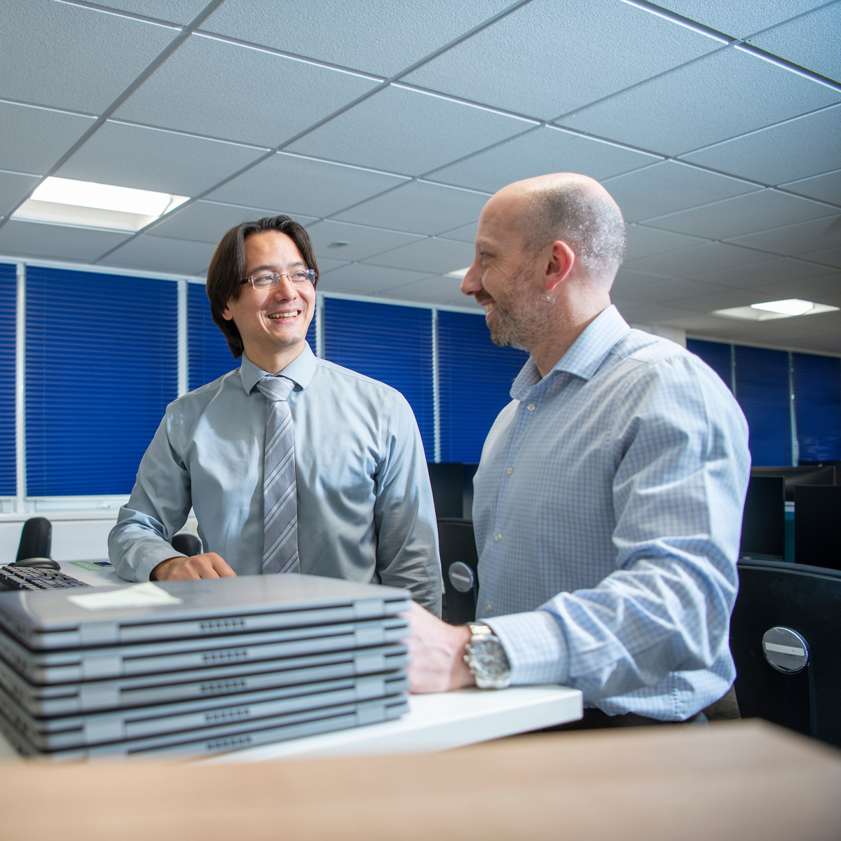 2 IT colleagues working together on laptop